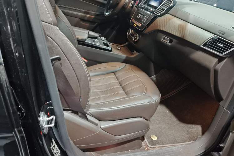 Used Mercedes-Benz GLE 2018 GLE 320 4MATIC Dynamic Edition Collector's Edition Right Front Seat