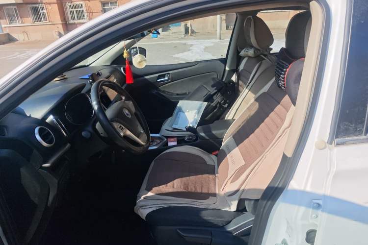 Used Venucia T70 2015 2.0L CVT Smart Edition
