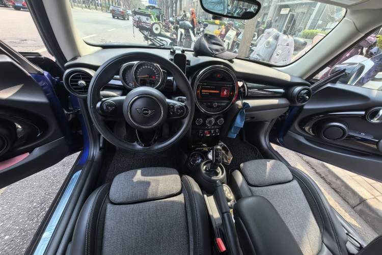 Used MINI 2018 1.5T COOPER Classic Edition
