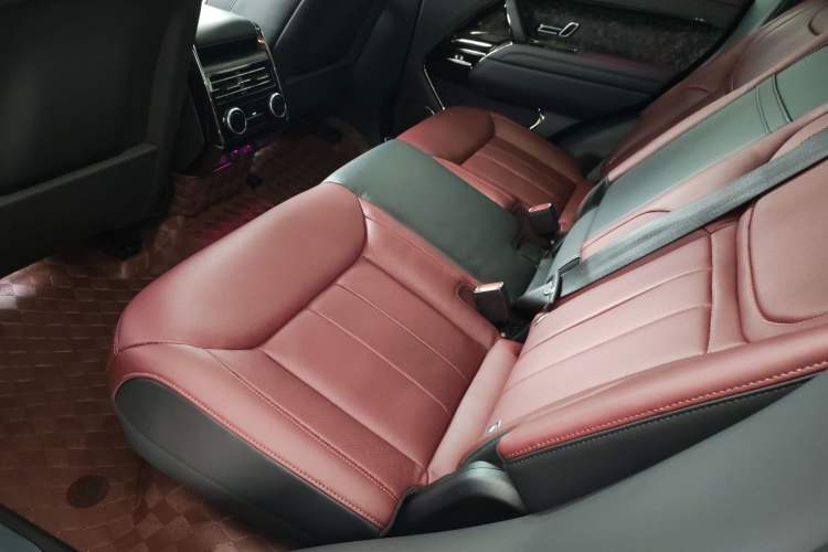 Used Land Rover Range Sport 2025 400PS Dynamic HSE Left Rear Seat