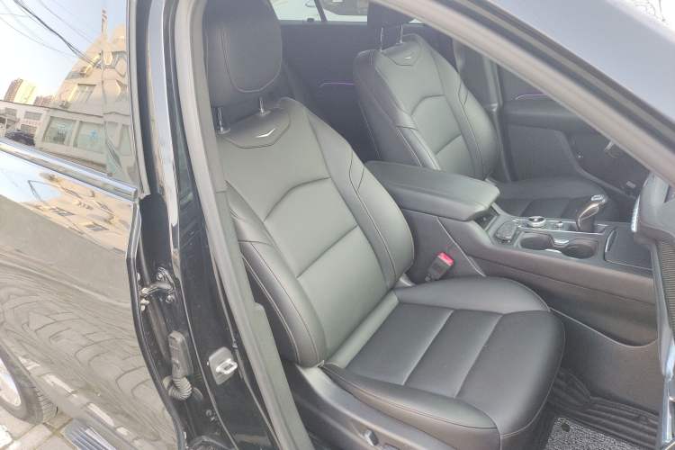 Used Cadillac XT4 2018 28T 4x4 Leading Sport Model
