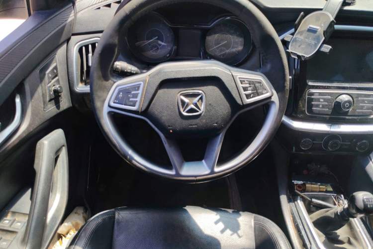 Used JMC Yusheng S350 2017 2.0T Manual Two-Wheel Drive Diesel Luxury Edition 5 Seats
