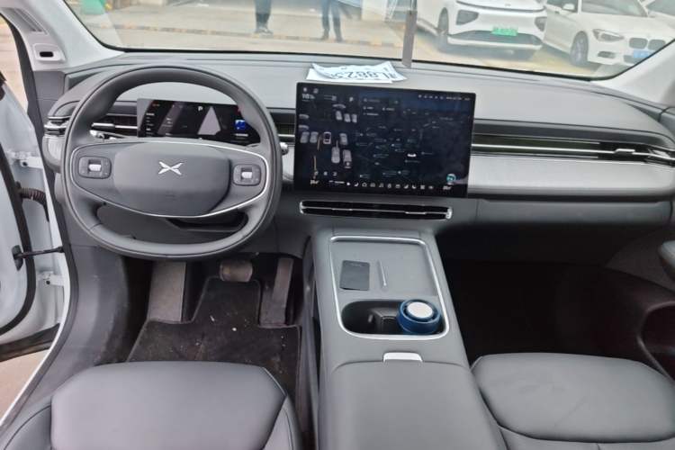 Used XPeng G6 2025 625 Long-Range Max Flagship Edition Center Console