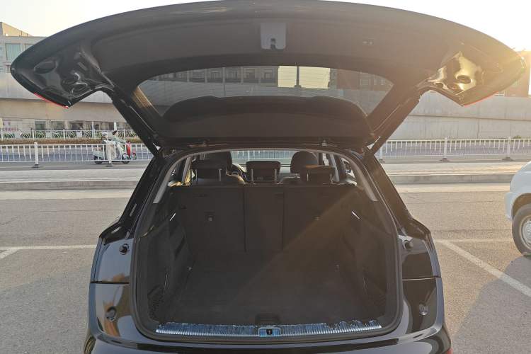 Used Audi Q5L 2022 45T Luxury Dynamic Model Trunk