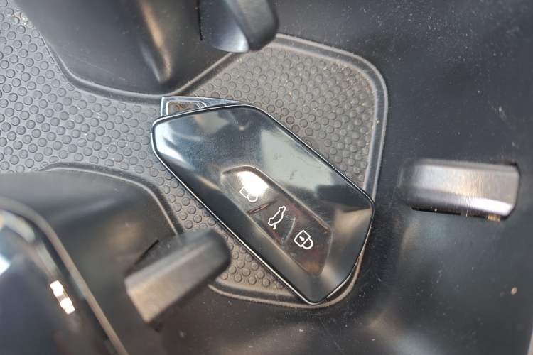 Used Volkswagen Tiguan L 2024 PRO 380TSI Four-Wheel Drive R-Line Prestige Edition Vehicle Key