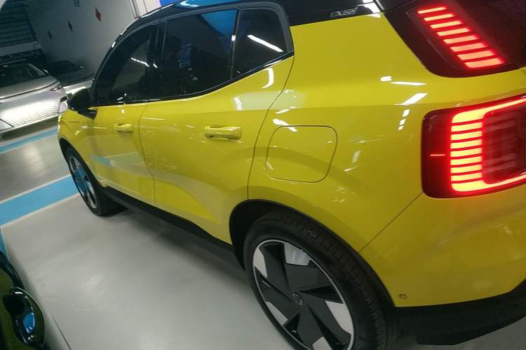 Used Volvo EX30 2025 Rear-Drive Long-Range Version Ultra
