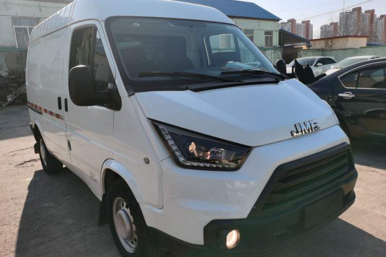 Used JMC Transit 2019 2.8T Commercial Version Short Wheelbase Mid-Roof 3-Seater China VI Standard JX493
