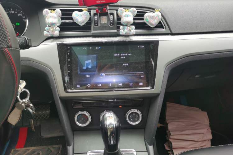 Used Volkswagen Lamando 2017 230TSI DSG Fashion Edition Audio And AC Panel