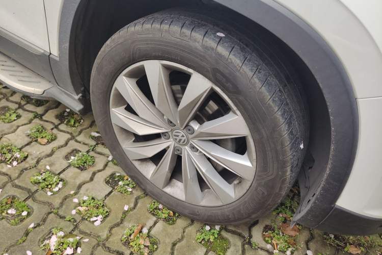 Used Volkswagen Tayron 2019 330TSI Two-Wheel Drive Prestige Version China V Standard Right Front Wheel Hub