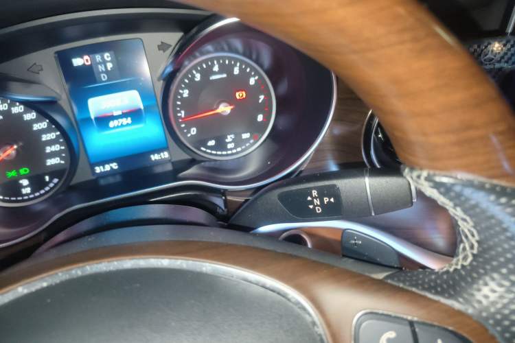 Used Mercedes-Benz V-Class 2020 V 260 Avantgarde Edition Gear Lever