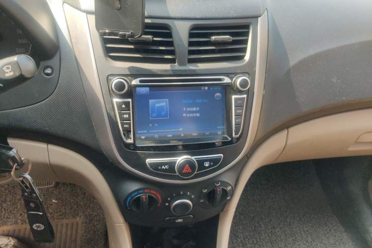 Used Hyundai Verna (older generation) 2014 1.4L Automatic Smart GLS Audio And AC Panel