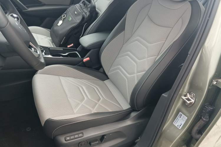 Used Volkswagen Tayron 2025 Tiguan L 380TSI 4Motion Luxury Left Front Seat