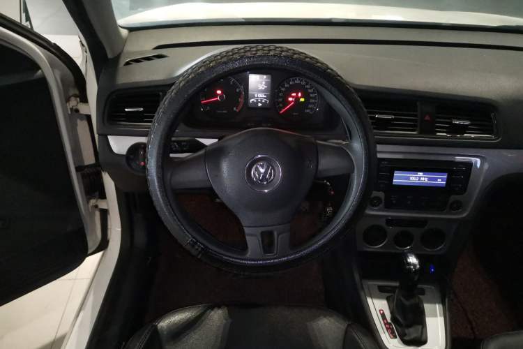 Used Volkswagen Lavida 2013 Revised Classic 1.6L Automatic Fashion Edition Steering Wheel