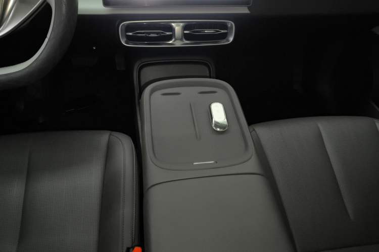 Used Leapmotor B10 2025 600 LiDAR Version Gear Lever