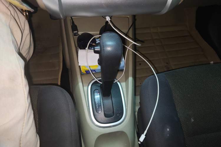 Used Venucia R50 2012 1.6L Automatic Comfort Edition
