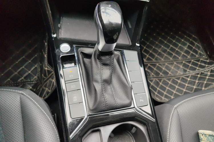 Used Volkswagen Passat 2024 380TSI Dragon Edition Gear Lever