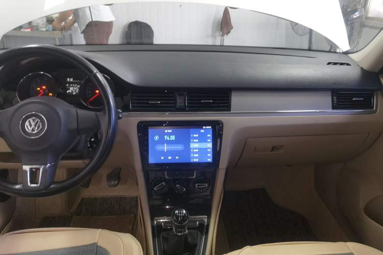 Used Volkswagen Bora 2014 1.6L Manual Comfort Model Audio And AC Panel