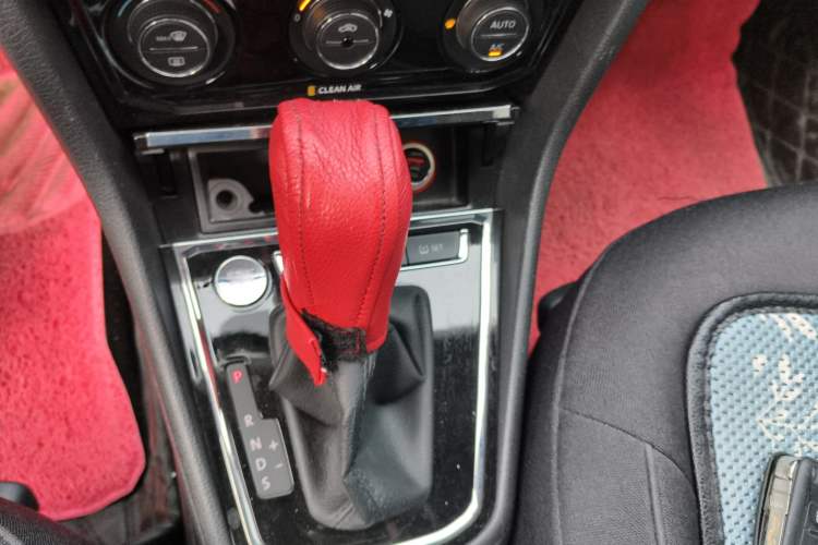 Used Volkswagen C-TREK 2017 1.6L Automatic Luxury Model