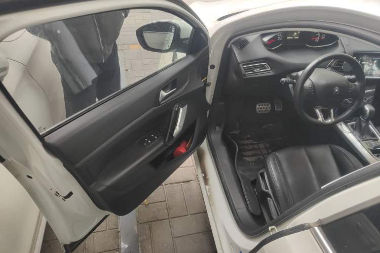 Used Peugeot 308S 2015 1.6T Automatic Jingchi Edition Driver Seat