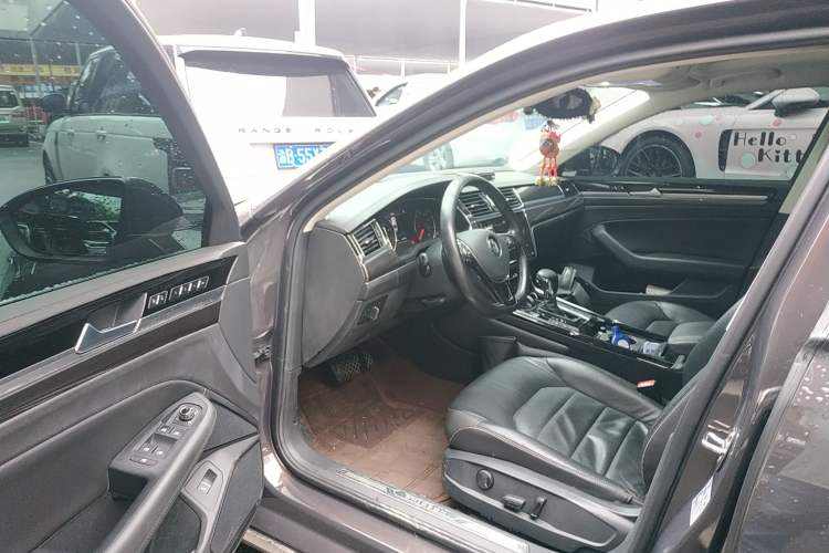 Used Volkswagen Phideon 2018 Revised Version 380TSI Two-Wheel Drive Business Edition Driver Seat