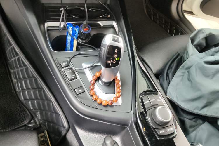 Used BMW 2 Series 2019 225i Convertible Coupe Sports Design Package Gear Lever