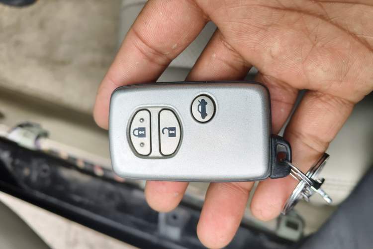 Used Toyota Camry 2009 240V Ultimate Edition Vehicle Key