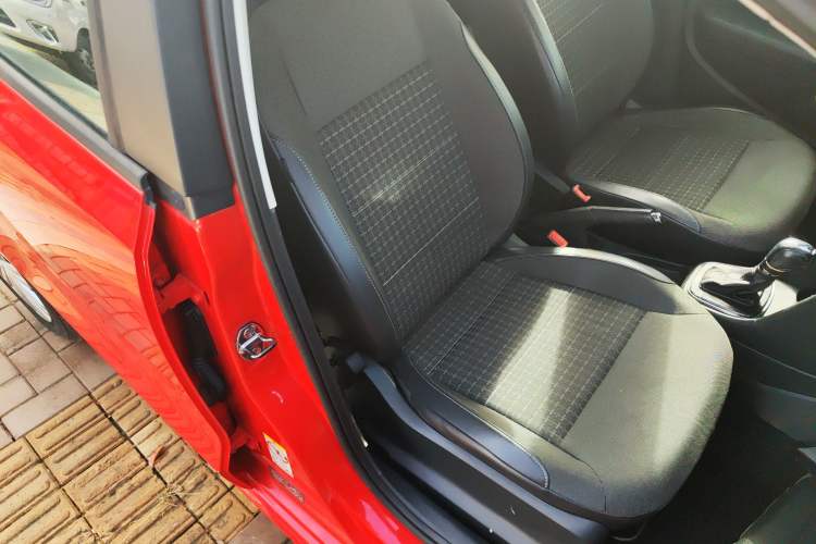 Used Volkswagen Polo 2016 1.6L Automatic Comfort Model
