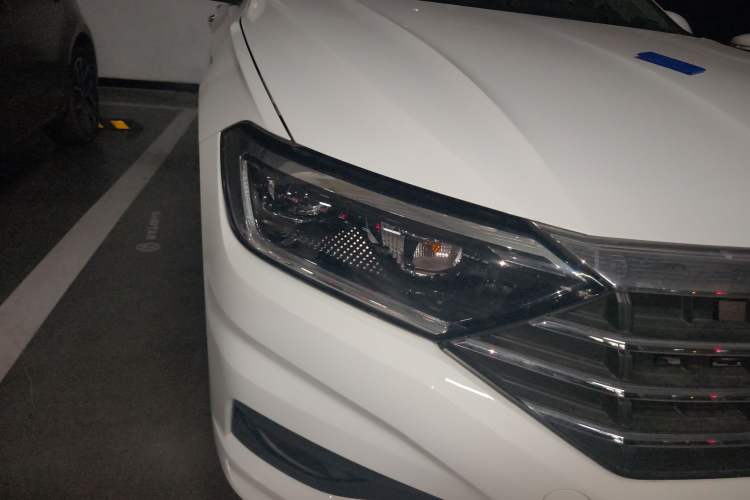 Used Volkswagen Sagitar 2020 200TSI DSG Comfort Version China VI Standard Right Front Headlight