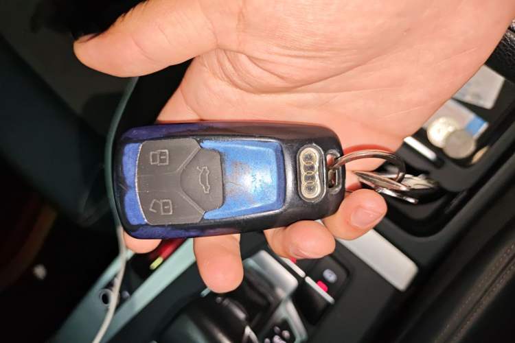 Used Audi Q5L 2018 40 TFSI Prestige Fashion Edition China VI Vehicle Key