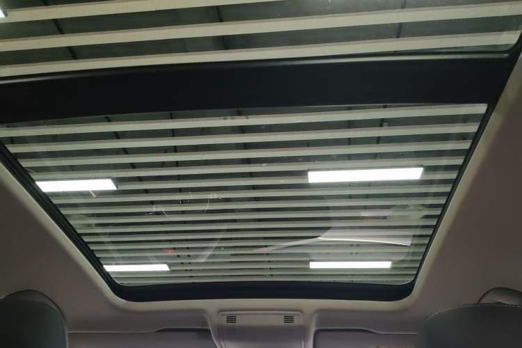 Used Volkswagen Tayron 2022 280TSI Two-Wheel Drive Luxury Smart Connectivity Version Headliner