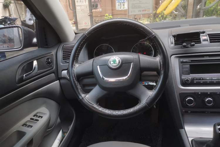 Used Skoda Octavia 2012 1.6L Manual Yijun Edition
