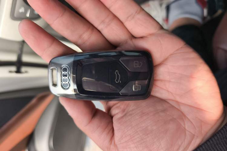 Used Audi A4L 2017 40 TFSI Ambition Edition
