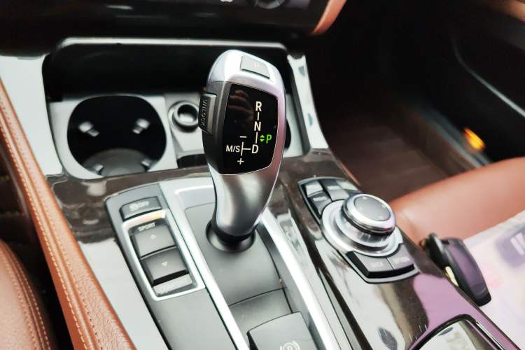 Used BMW 5 Series 2014 525Li Leading Model
