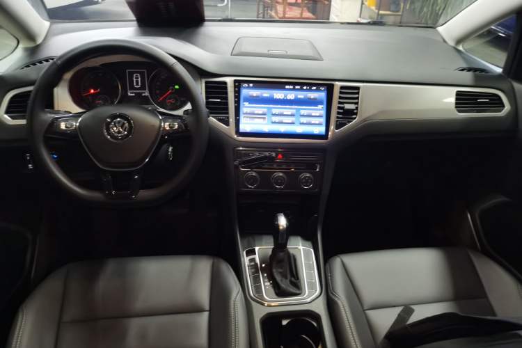 Used Volkswagen Golf Sportsvan 2019 1.6L Automatic Pure Model China V Standard Center Console