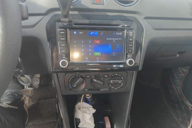 Used Volkswagen Jetta 2015 Zhuihui Edition 1.4L Manual Fashion Model Audio And AC Panel