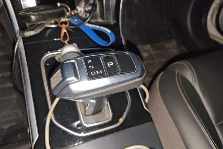 Used Haval H2 2018 Red-Label 1.5T Dual-Clutch Two-Wheel-Drive Luxury Model Gear Lever