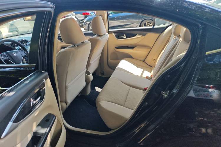 Used Honda Crider 2015 1.8L automatic luxury edition Left Rear Seat