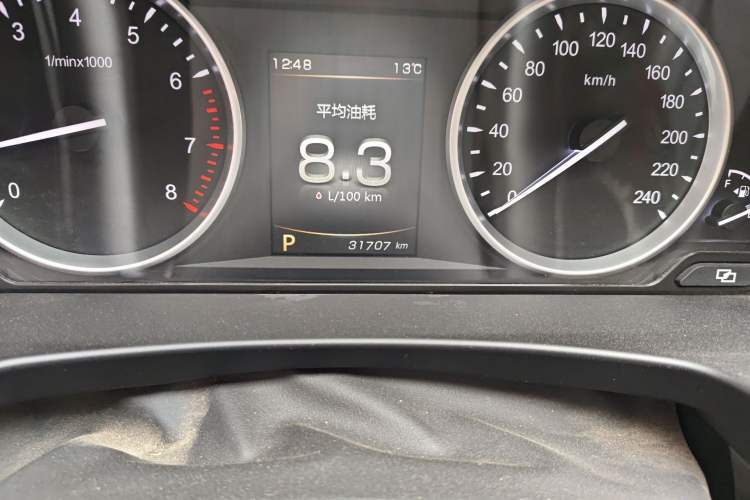 Used Geely Auto Emgrand GT 2017 1.8T Luxury Model Odometer Close Up