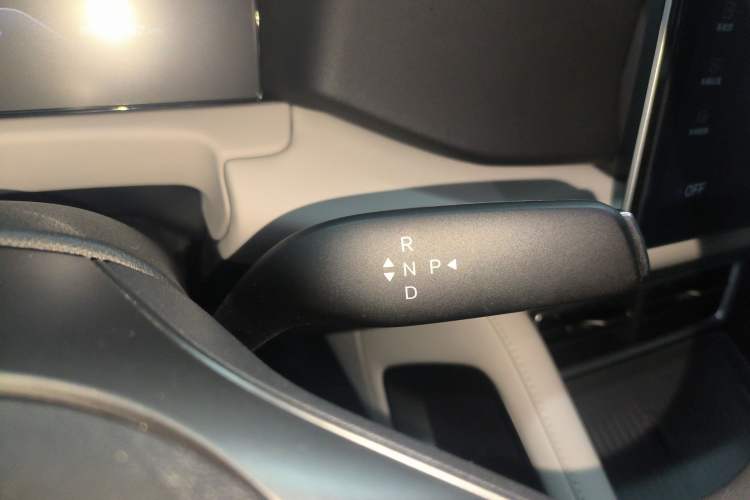 Used BYD Yuan UP 2025 Model 301KM Leading Version Gear Lever