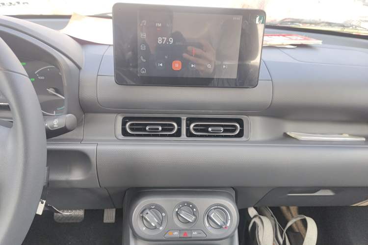 Used Wuling Hongguang New Energy 2025 Extended-Range Hybrid 50 km Standard Version