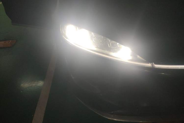 Used Hima Luxeed R7 2024 All-Electric 802 km Max Right Front Headlight