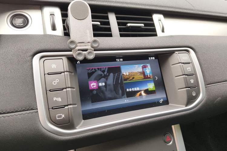 Used Land Rover Range Evoque 2017 2.0T SE Smart Glow Edition Audio And AC Panel