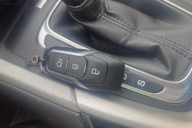 Used Ford Mondeo 2013 2.0L GTDi 200 Luxury Model Vehicle Key