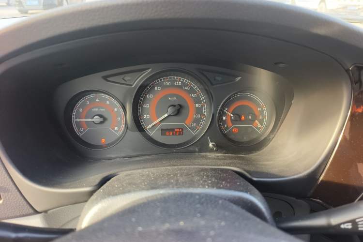 Used Soueast V3 Lingyue 2014 1.5L Manual Style Value Edition