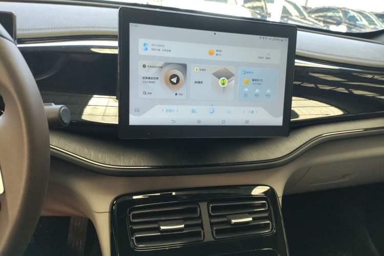 Used BYD Qin PLUS 2024 HONOR Edition DM-i 55KM Leading Model Audio And AC Panel