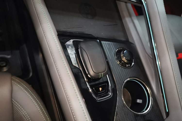 Used Zeekr 001 2023 WE Edition 86 kWh Gear Lever