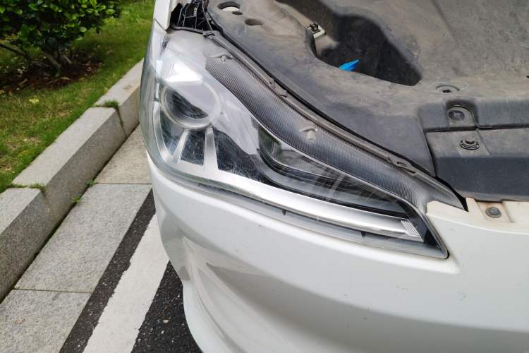 Used NETA V 2021 Standard Range Entertainment Edition Right Front Headlight