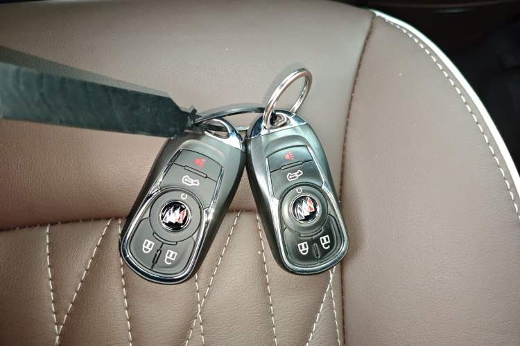 Used Buick GL8 2023 Land Executive Class 652T Luxury Model Interior 1