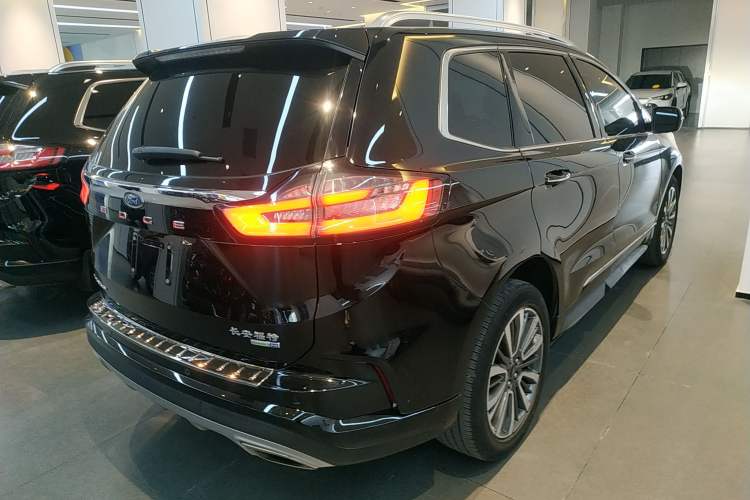 Used Ford Edge 2021 PLUS EcoBoost 245 Two-Wheel-Drive Titanium 7-Seater
