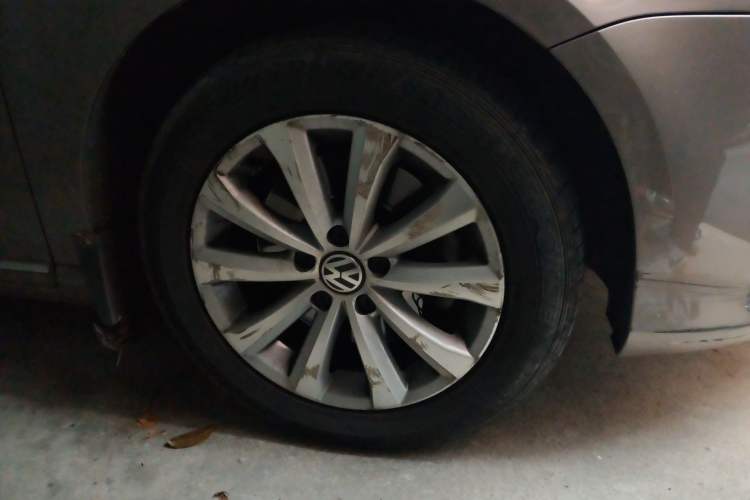Used Volkswagen Magotan 2013 1.8TSI Luxury Model Right Front Wheel Hub